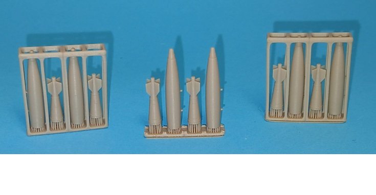 AD48057/81L — Mk81 bombs with Limbo nose fuse
